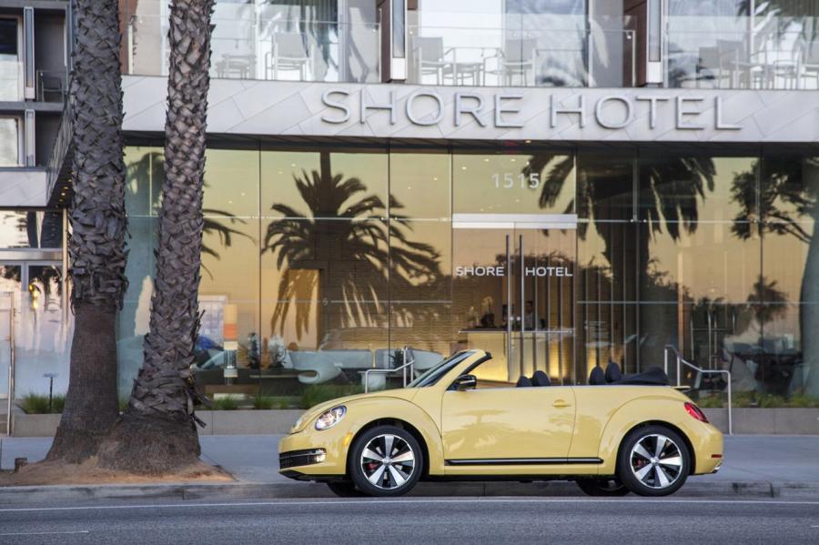  Volkswagen Beetle Cabriolet 2012 года  (фото 25 из 107)